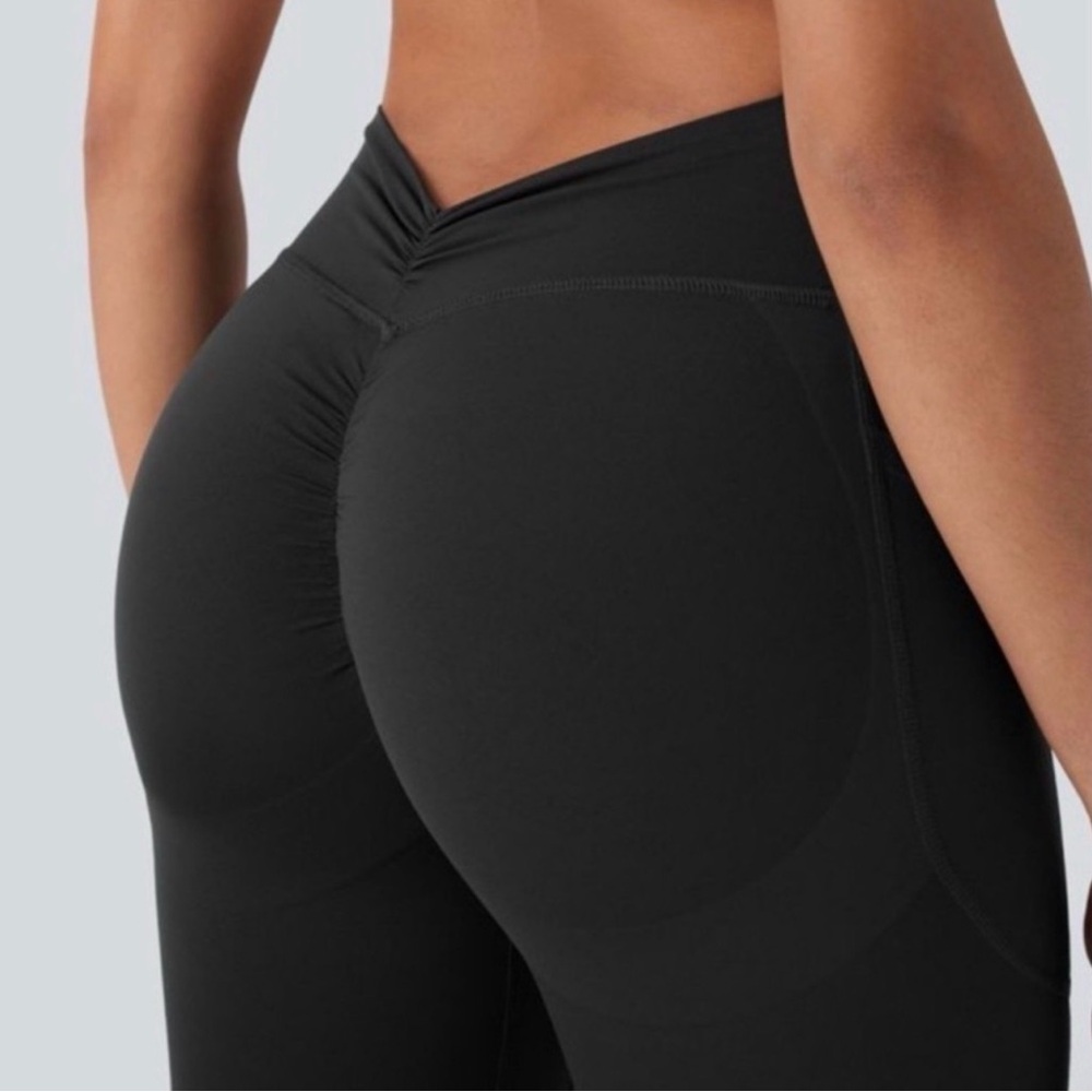 Halara UltraSculpt High Waisted Tummy
Control V Butt Lifting Leggings
